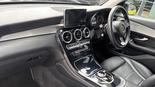 Used Mercedes-Benz GLC 2018 for sale - 75329380: Photo 2