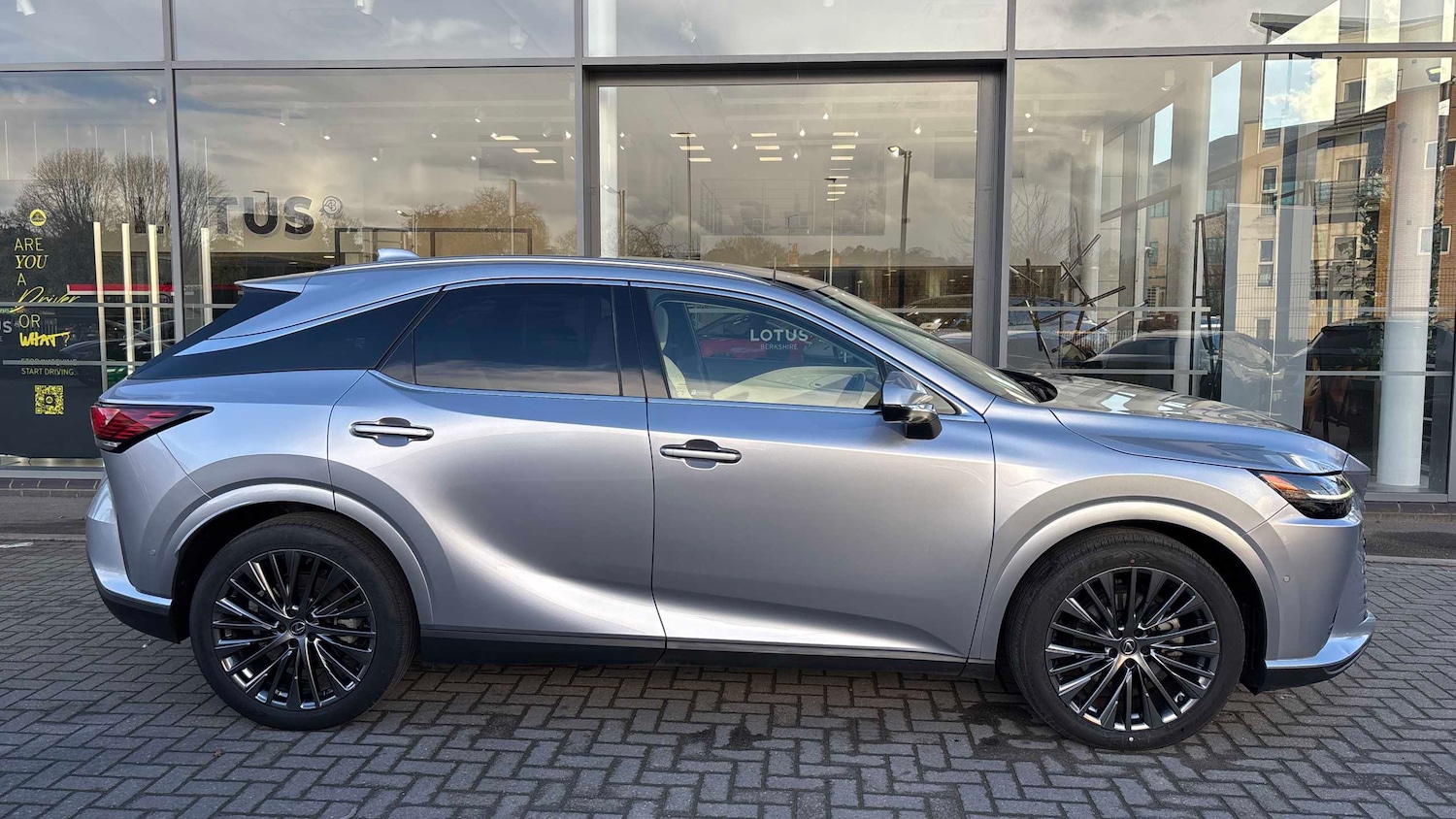 Used Lexus RX 2023 for sale - 77577328: Photo 3