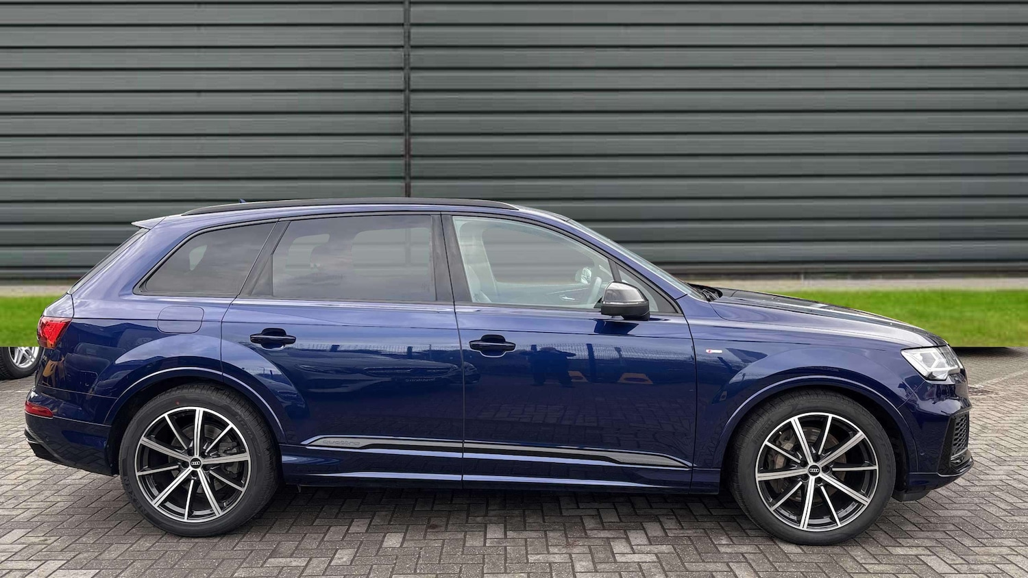 Used Audi Q7 2023 for sale - 77044076: Photo 4