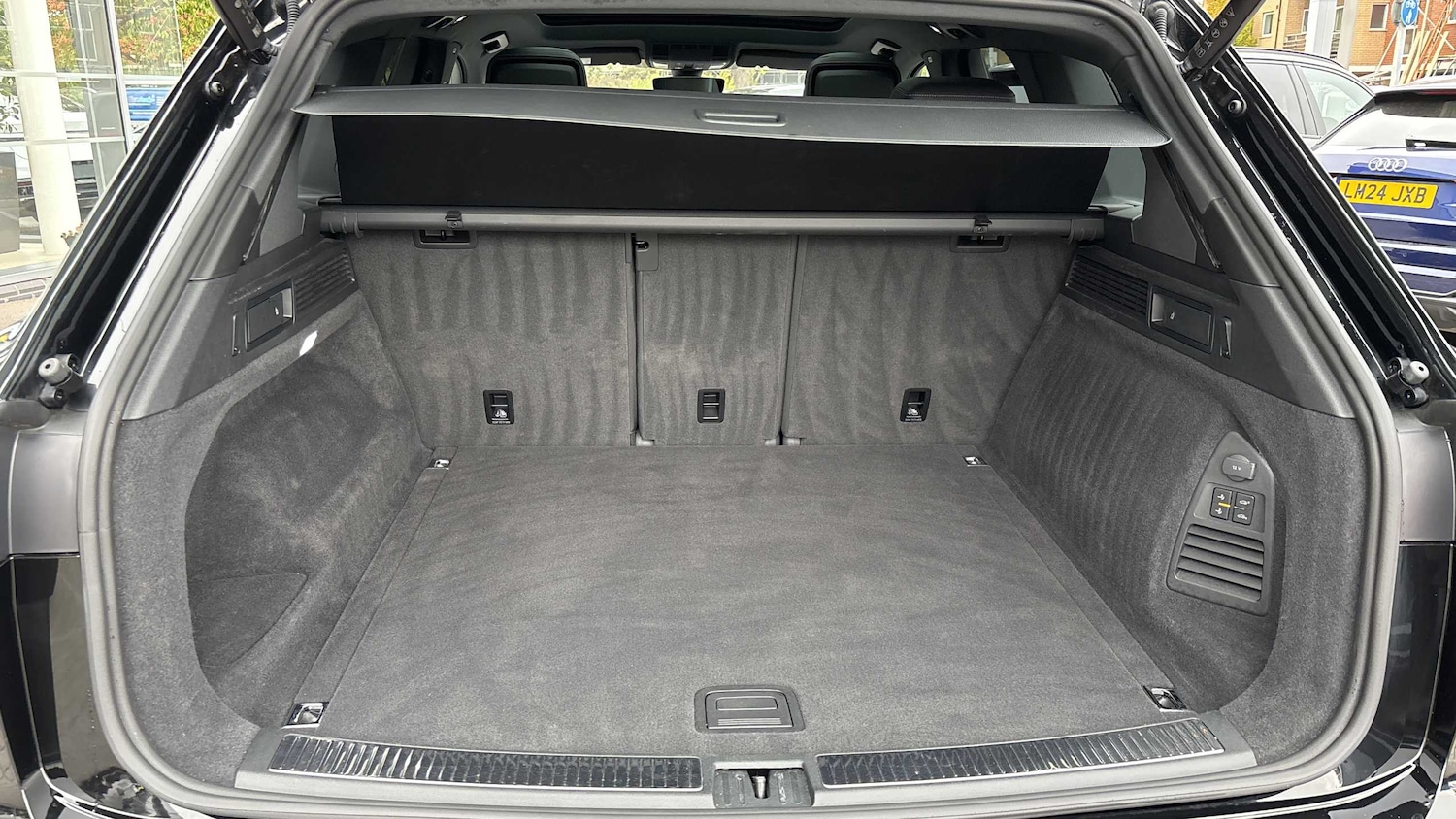 Used Volkswagen Touareg 2023 for sale - 76272224: Photo 13