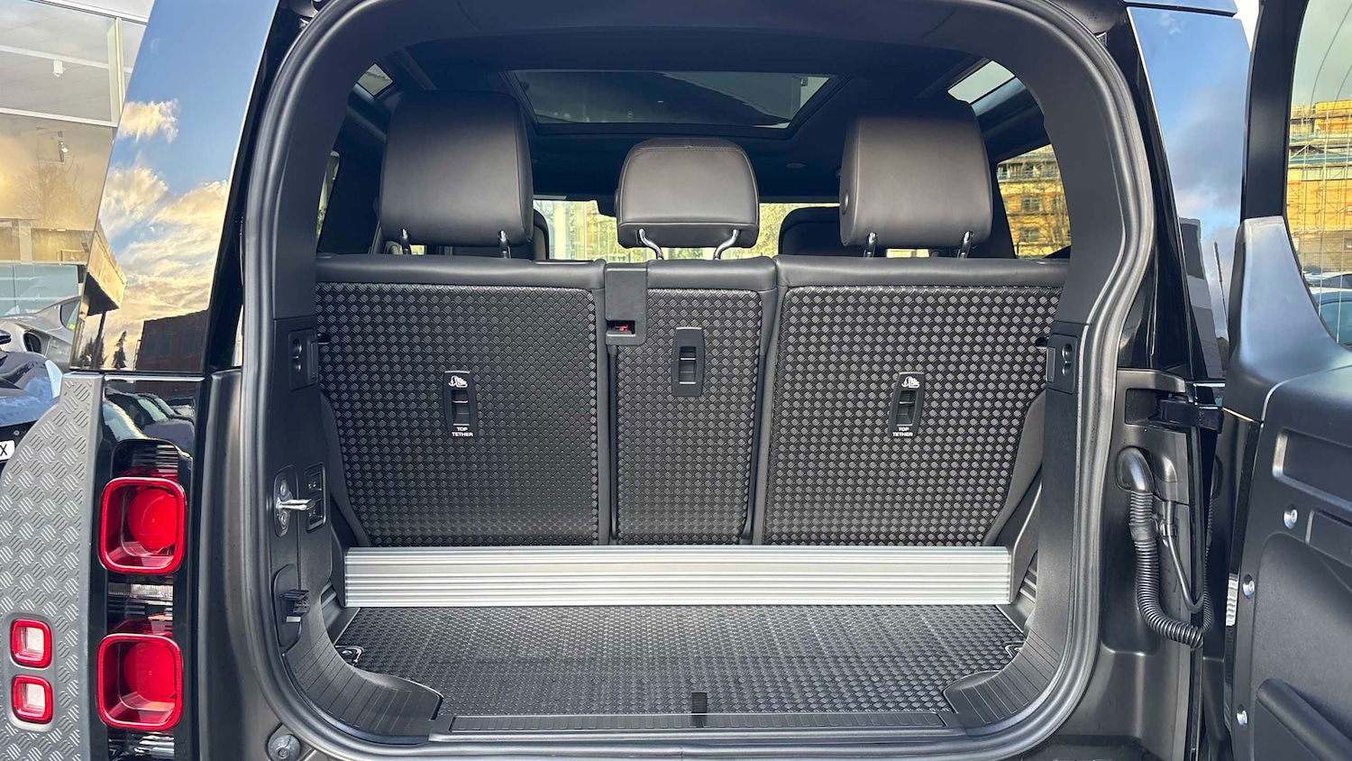 Used Land Rover Defender 2023 for sale - 76692138: Photo 13