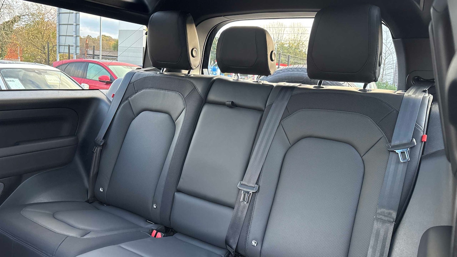 Used Land Rover Defender 2023 for sale - 76692138: Photo 15