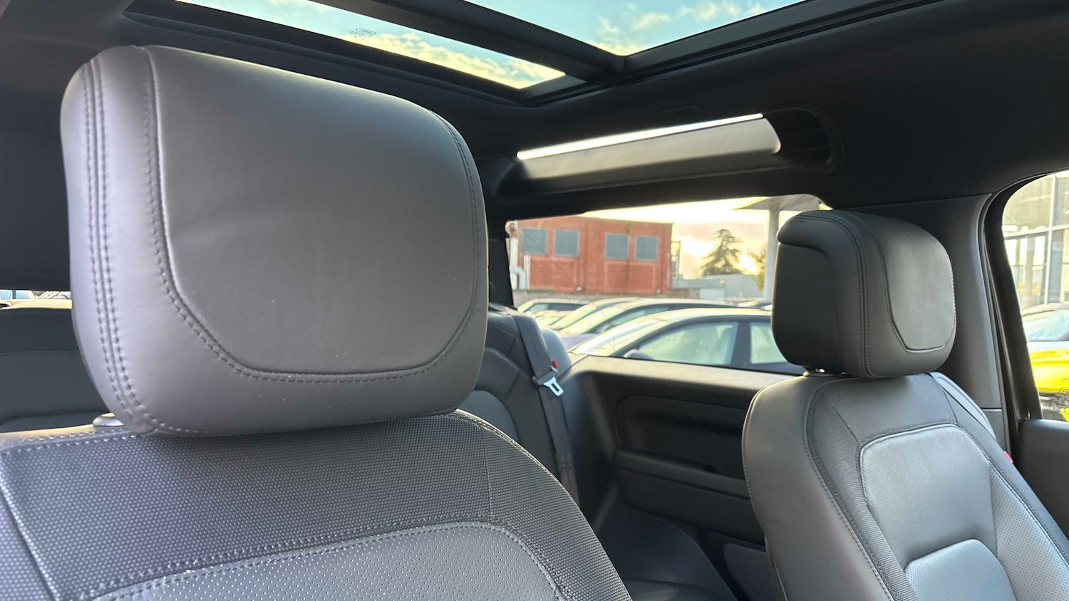 Used Land Rover Defender 2023 for sale - 76692138: Photo 17