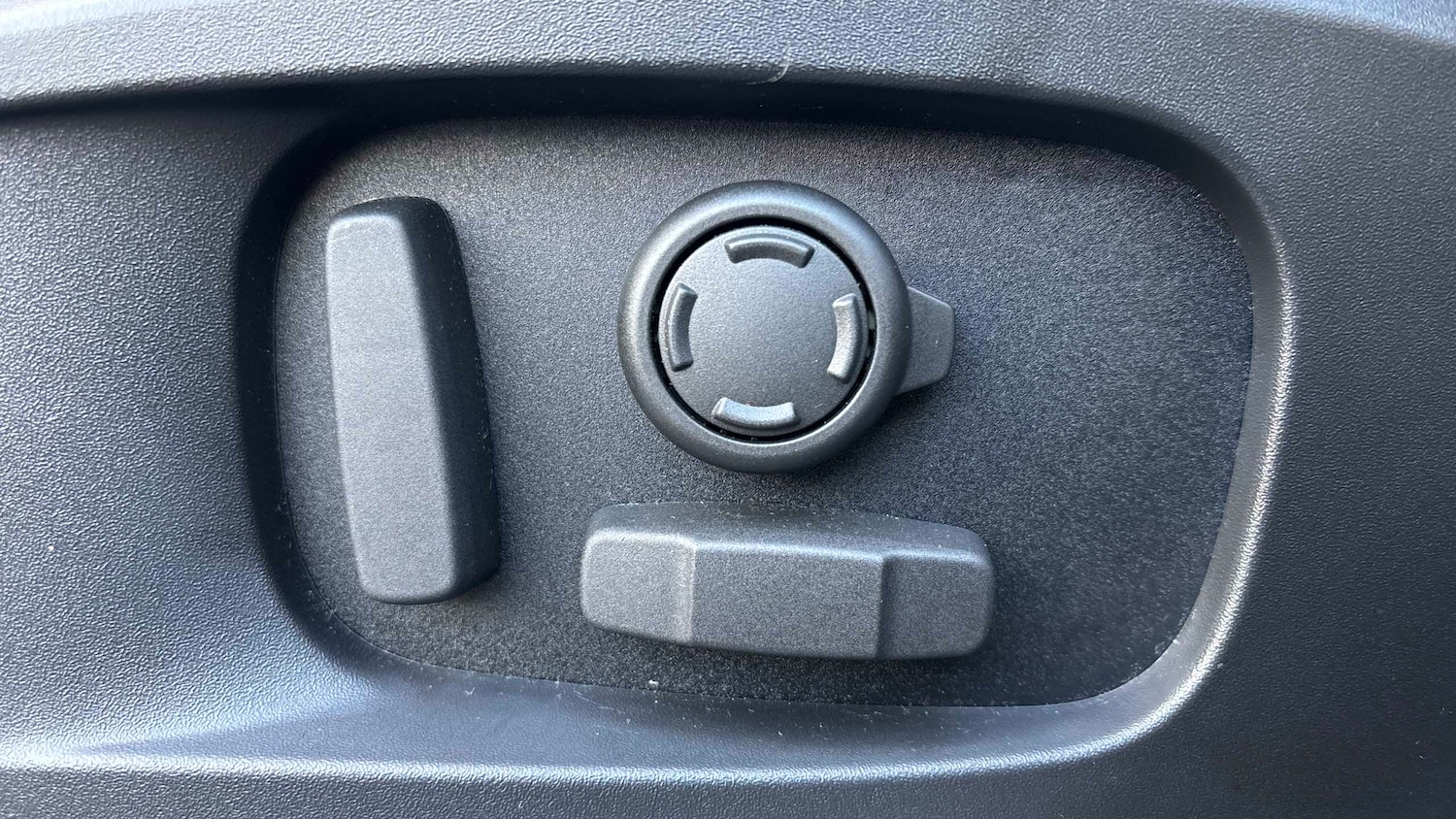 Used Land Rover Defender 2023 for sale - 76692138: Photo 19