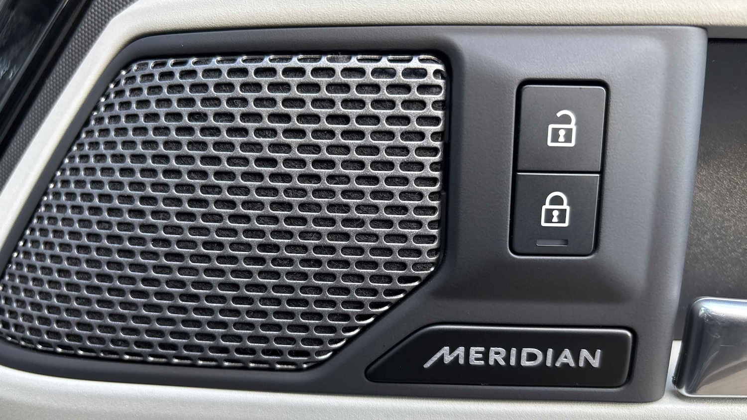 Used Land Rover Defender 2023 for sale - 76692138: Photo 21