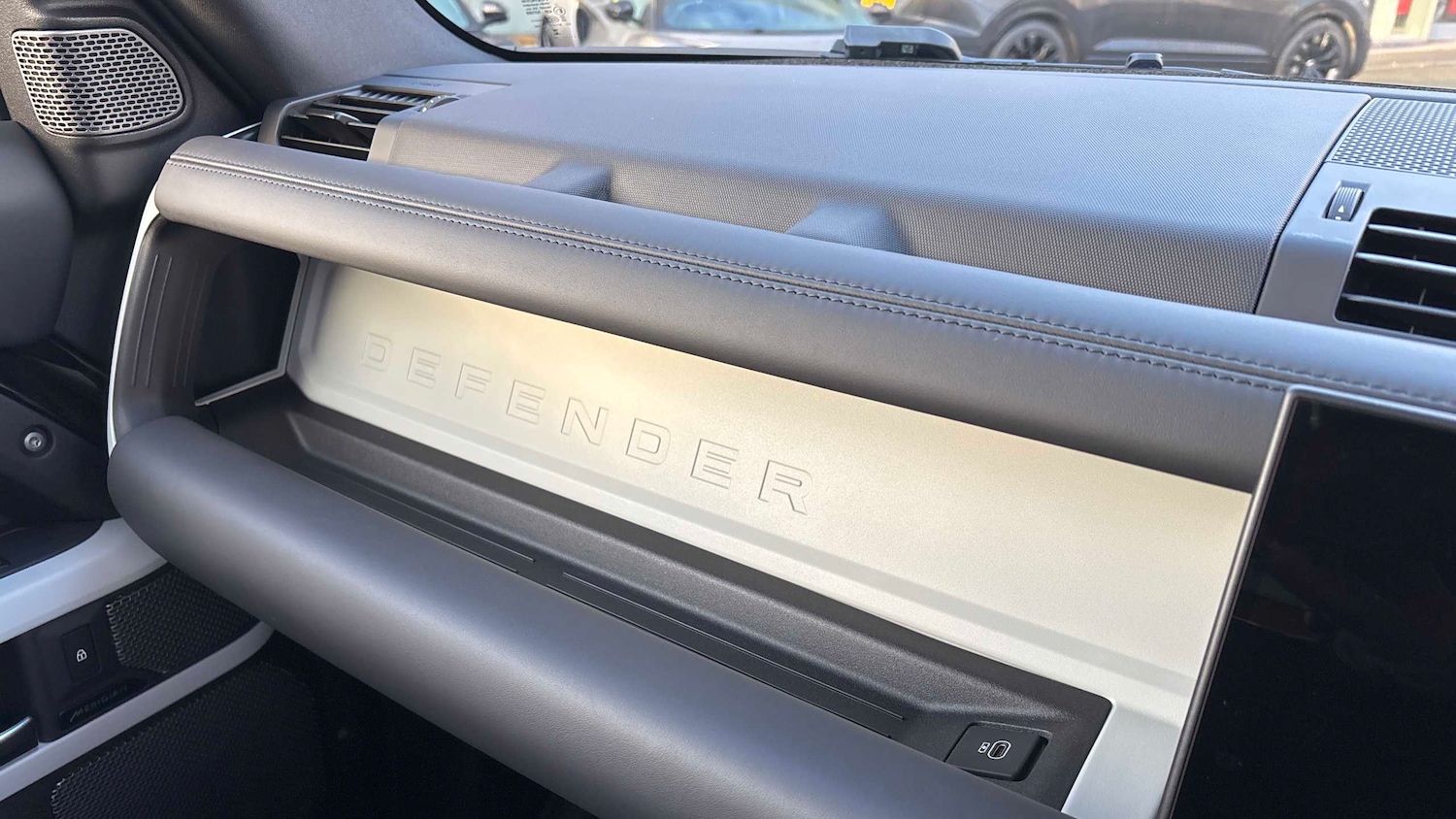 Used Land Rover Defender 2023 for sale - 76692138: Photo 22