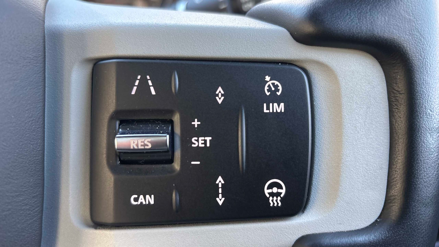 Used Land Rover Defender 2023 for sale - 76692138: Photo 25