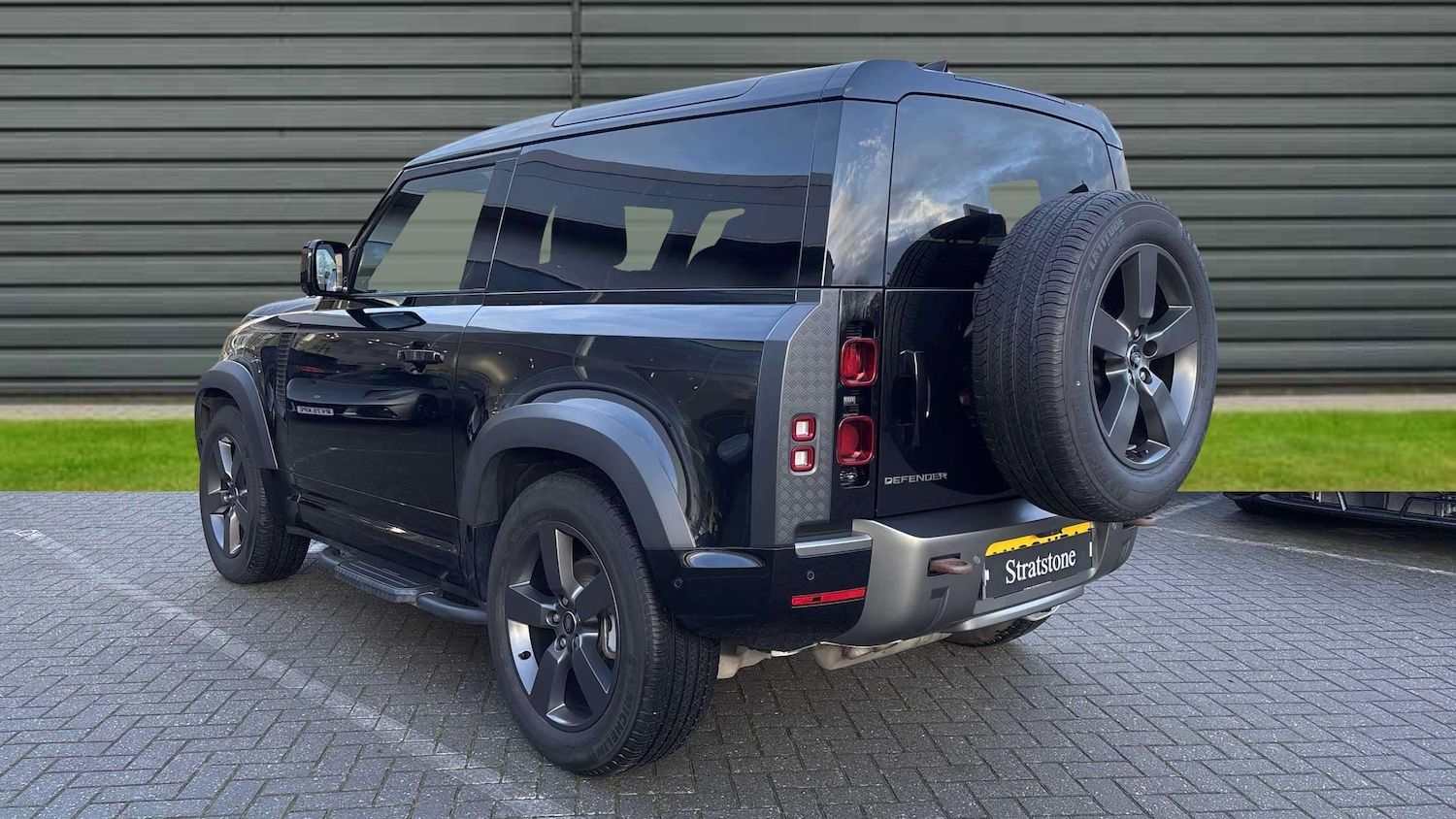 Used Land Rover Defender 2023 for sale - 76692138: Photo 3