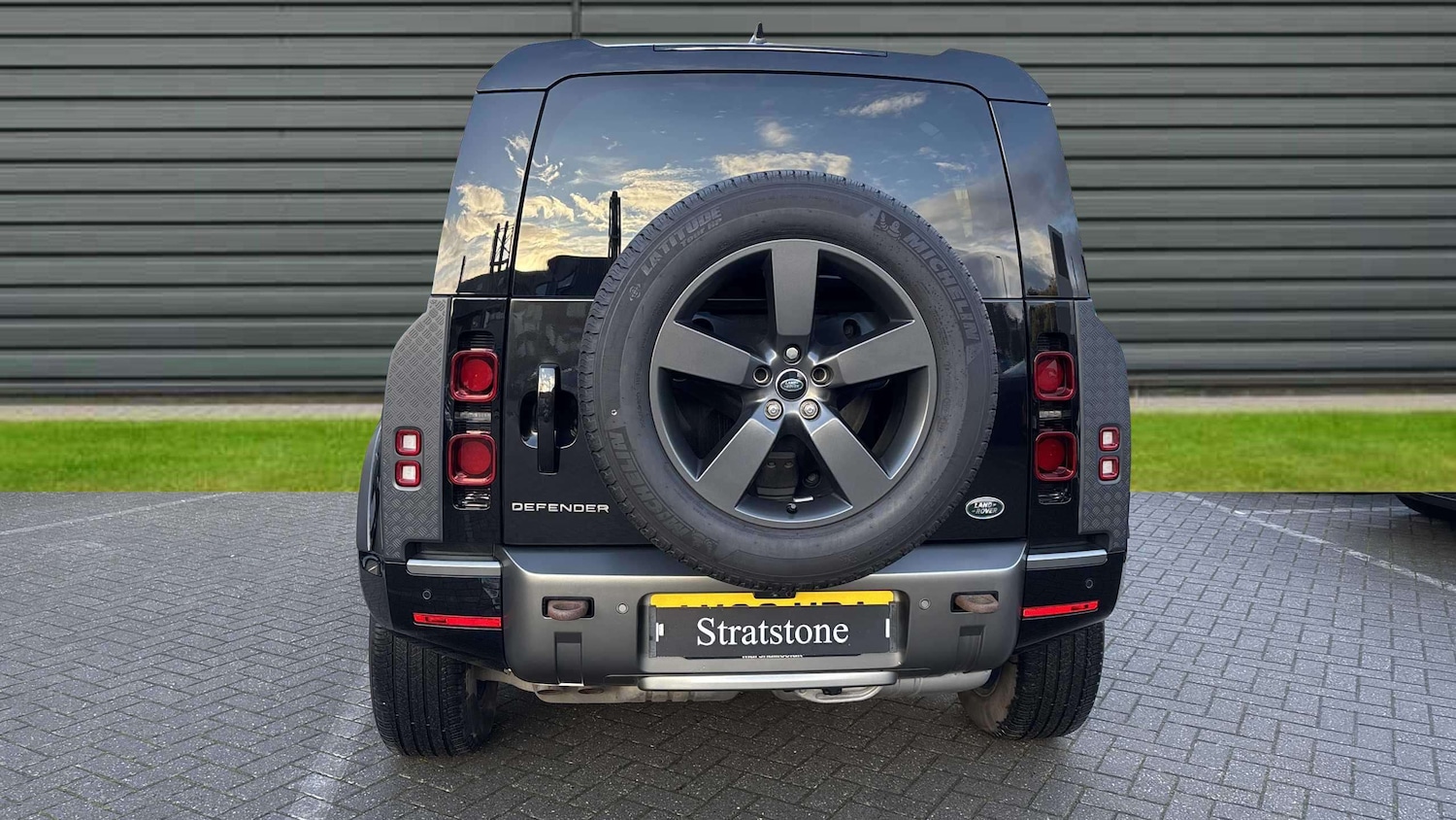 Used Land Rover Defender 2023 for sale - 76692138: Photo 8