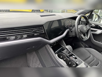 Used Volkswagen Touareg 2023 for sale - 76205267: Photo 2