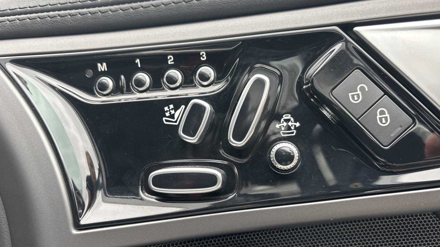 2015 Jaguar F-Type 3.0 Supercharged V6 S 2dr Auto AWD Coupe Petrol Automatic - Picture 18 of 24