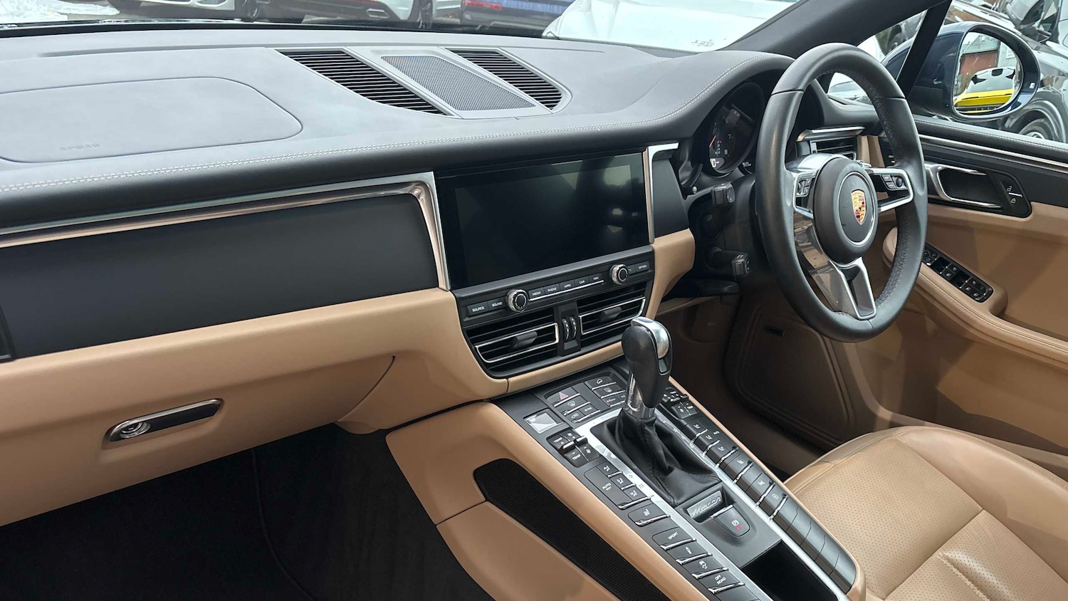 Used Porsche Macan 2019 for sale - 76929077: Photo 2