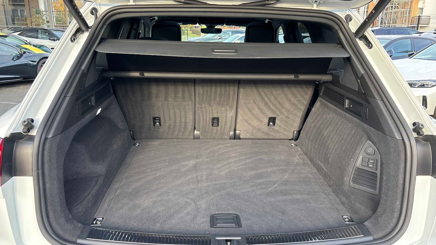 Used Volkswagen Touareg 2023 for sale - 76475842: Photo 13