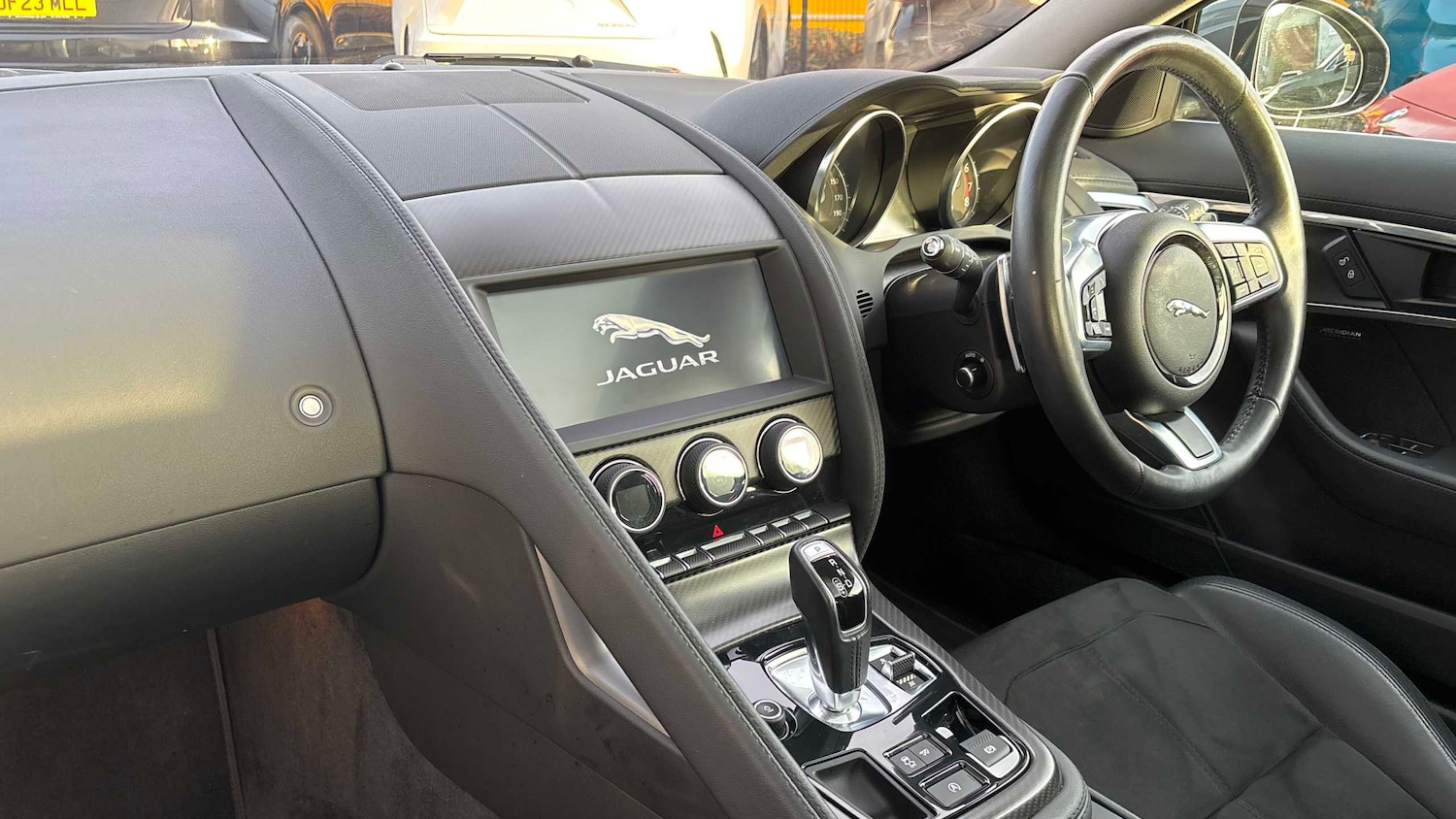 Used Jaguar F-Type 2018 for sale - 76576008: Photo 2