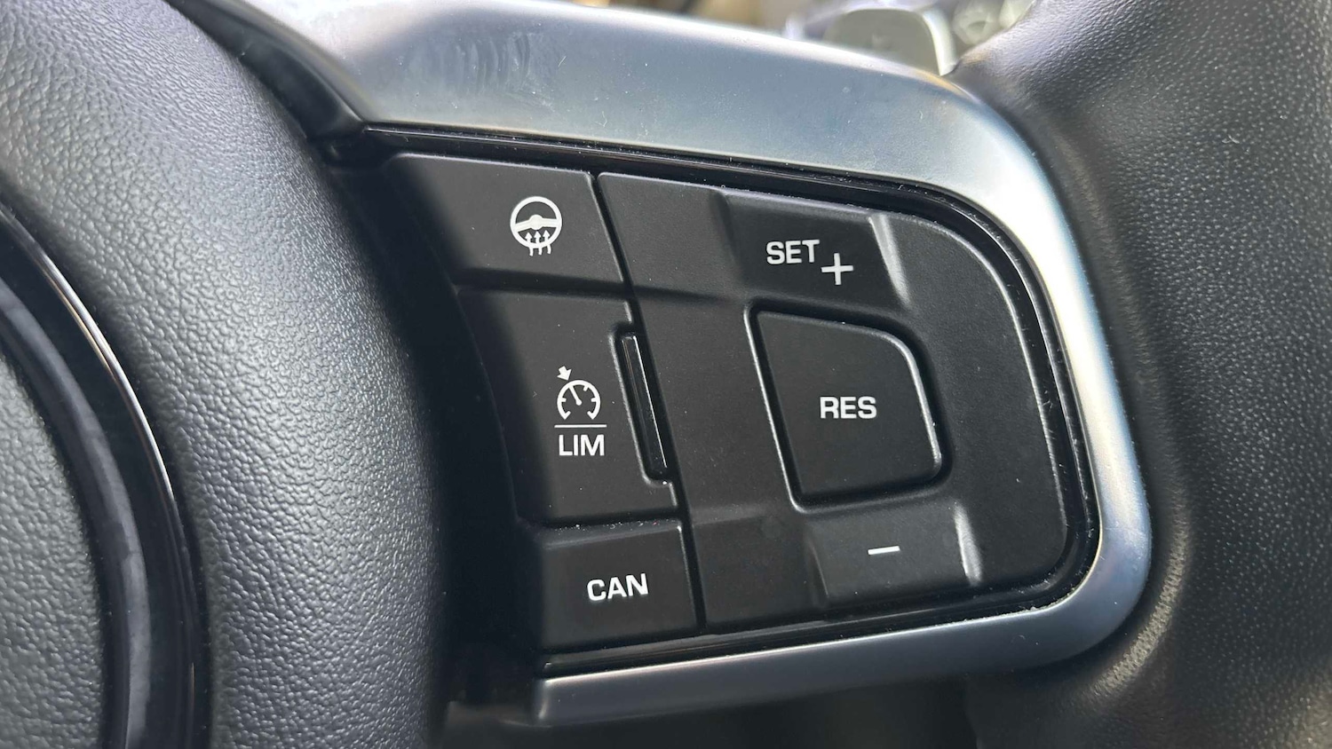 Used Jaguar F-Type 2018 for sale - 76576008: Photo 25