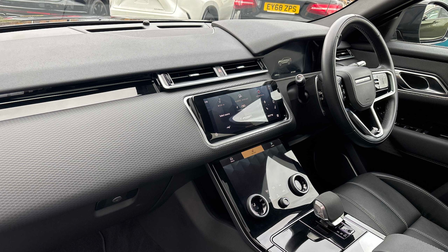 Used Land Rover Range Rover Velar 2021 for sale - 76501747: Photo 2