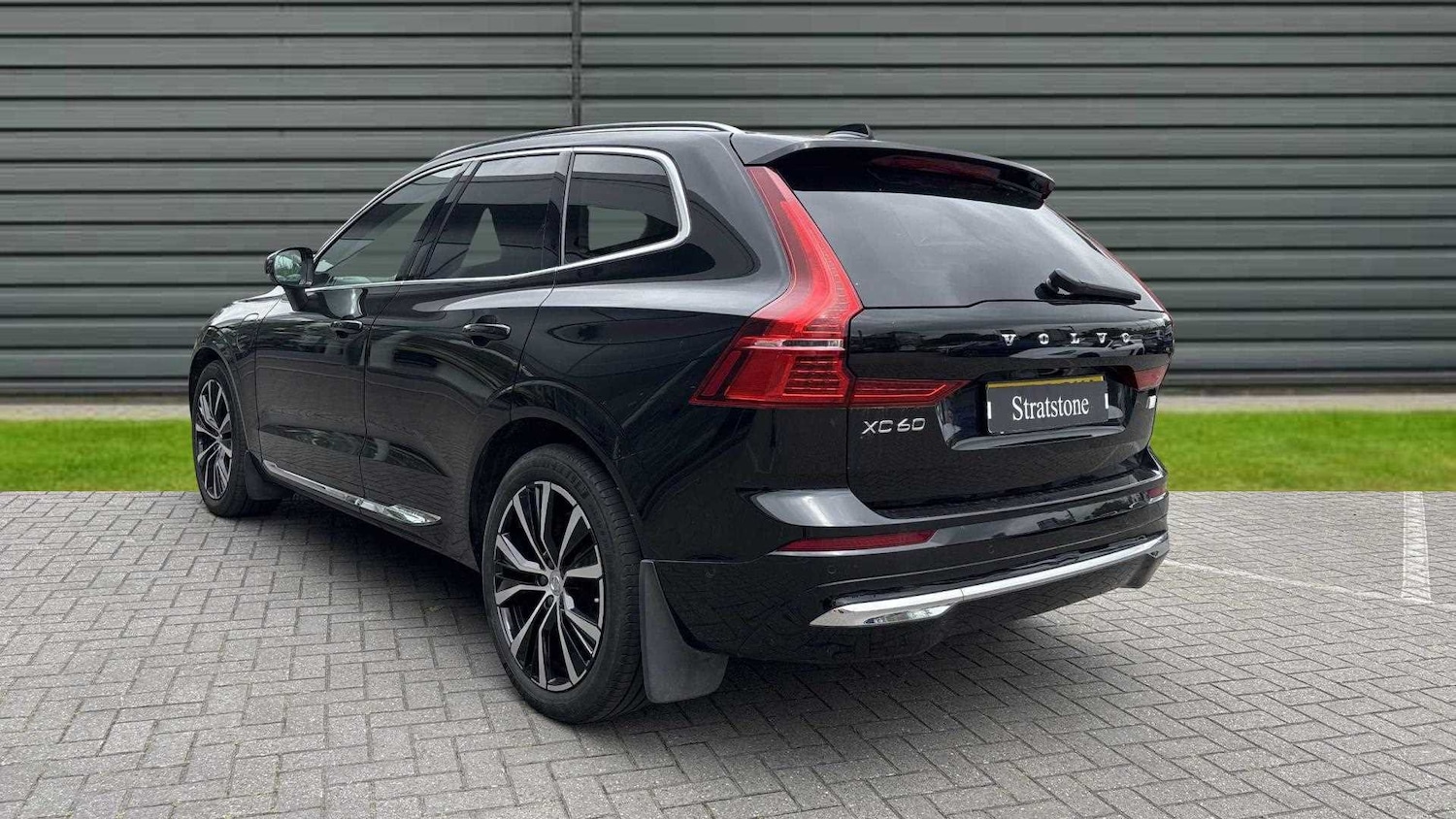 Used Volvo XC60 2023 for sale - 77112459: Photo 3