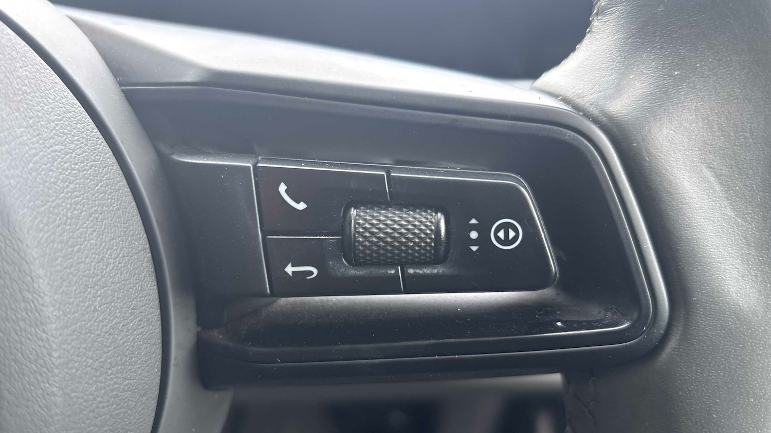 Used Porsche Taycan 2021 for sale - 77472515: Photo 23