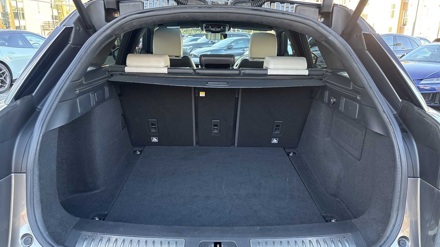 Used Land Rover Range Rover Velar 2017 for sale - 76192045: Photo 13