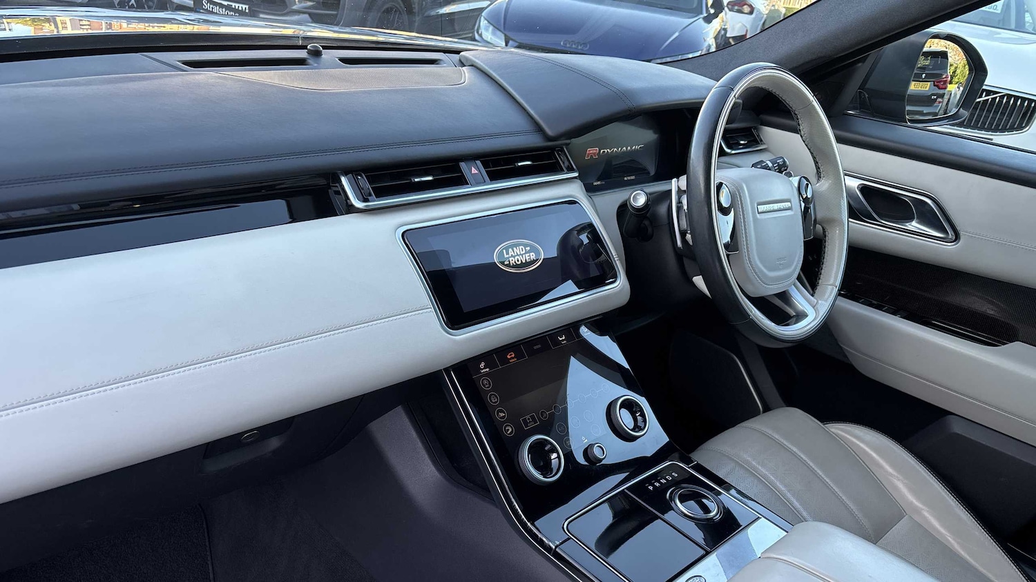 Used Land Rover Range Rover Velar 2017 for sale - 76192045: Photo 2