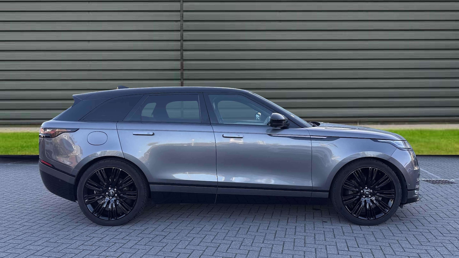 Used Land Rover Range Rover Velar 2017 for sale - 76192045: Photo 4