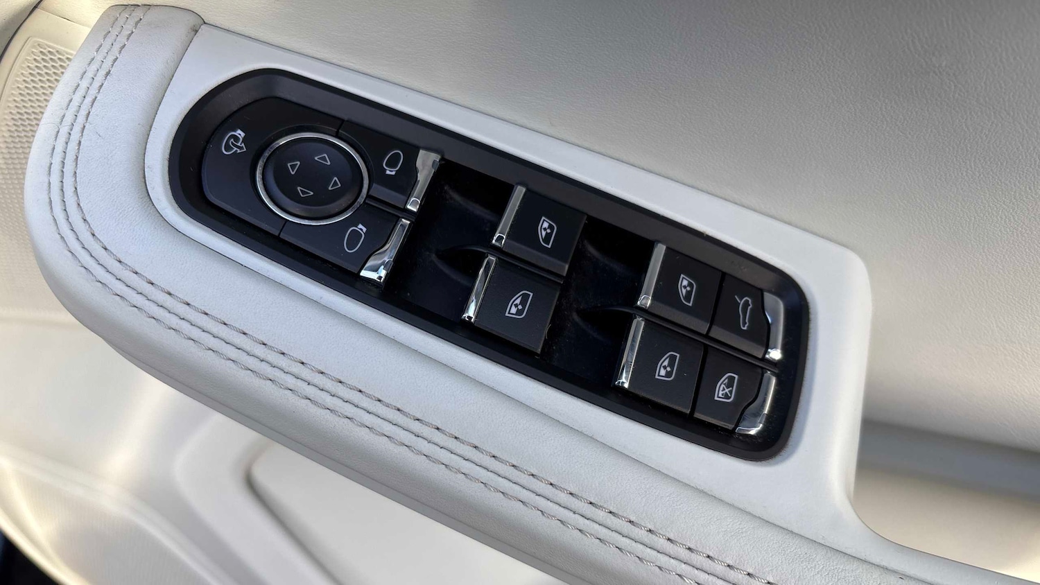 Used Porsche Macan 2021 for sale - 76842888: Photo 16