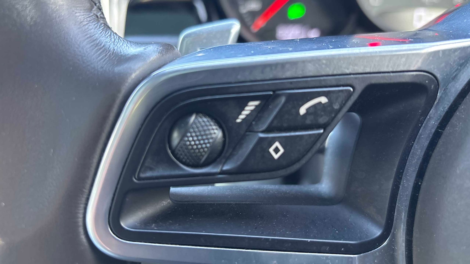 Used Porsche Macan 2021 for sale - 76842888: Photo 24