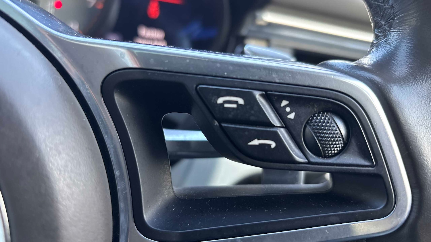 Used Porsche Macan 2021 for sale - 76842888: Photo 25