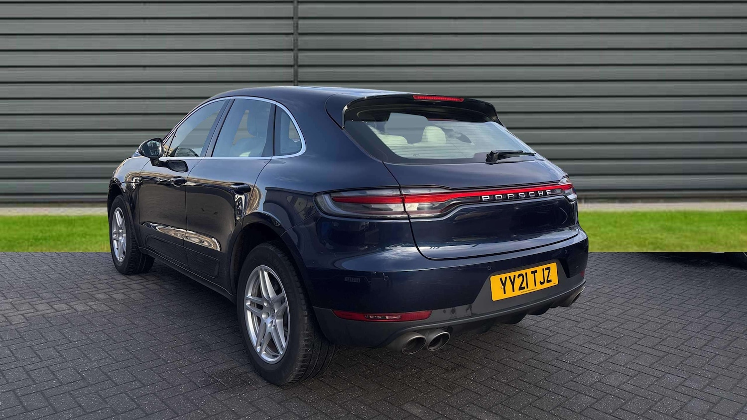 Used Porsche Macan 2021 for sale - 76842888: Photo 3