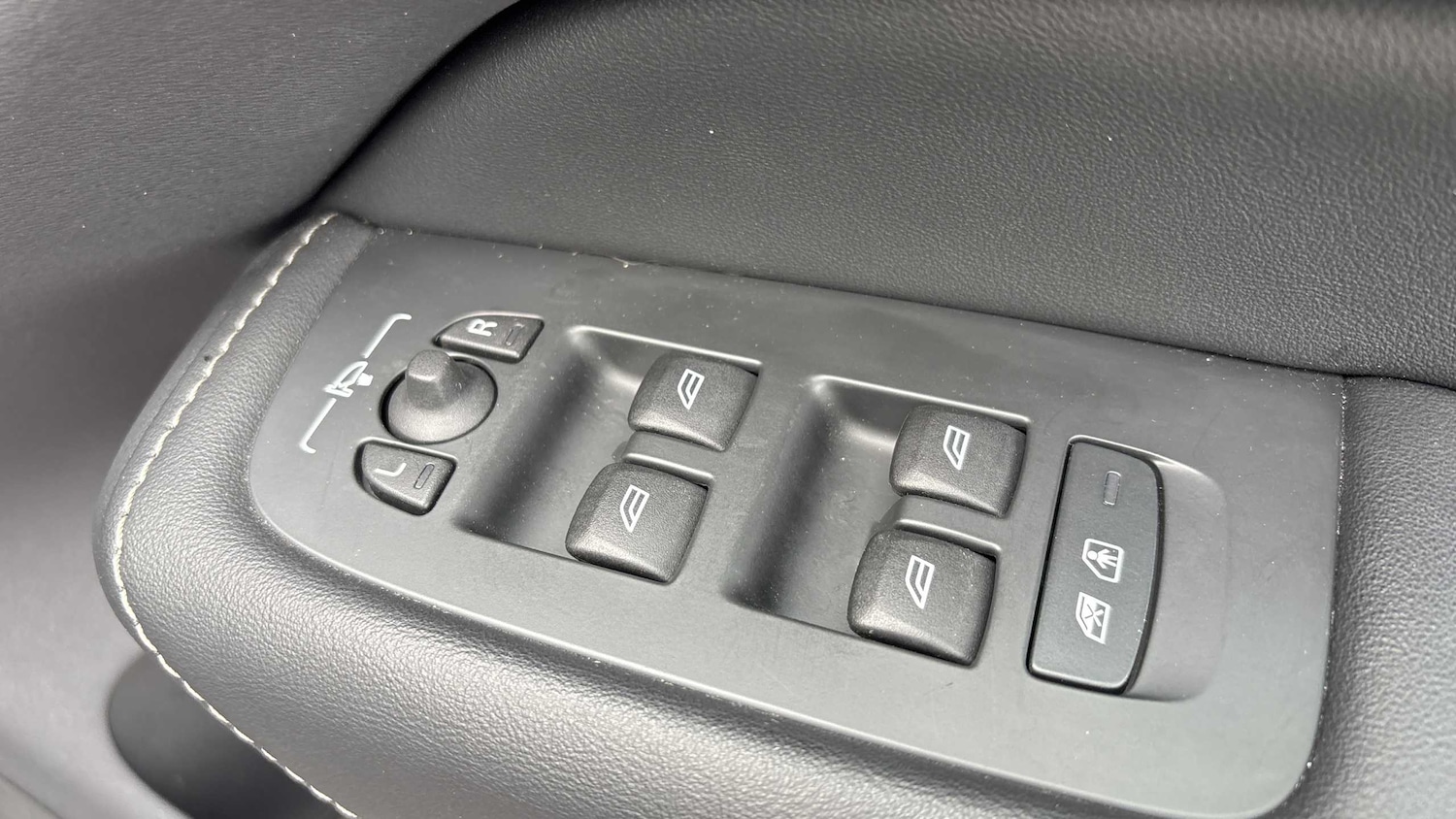 Used Volvo XC60 2023 for sale - 76156170: Photo 19