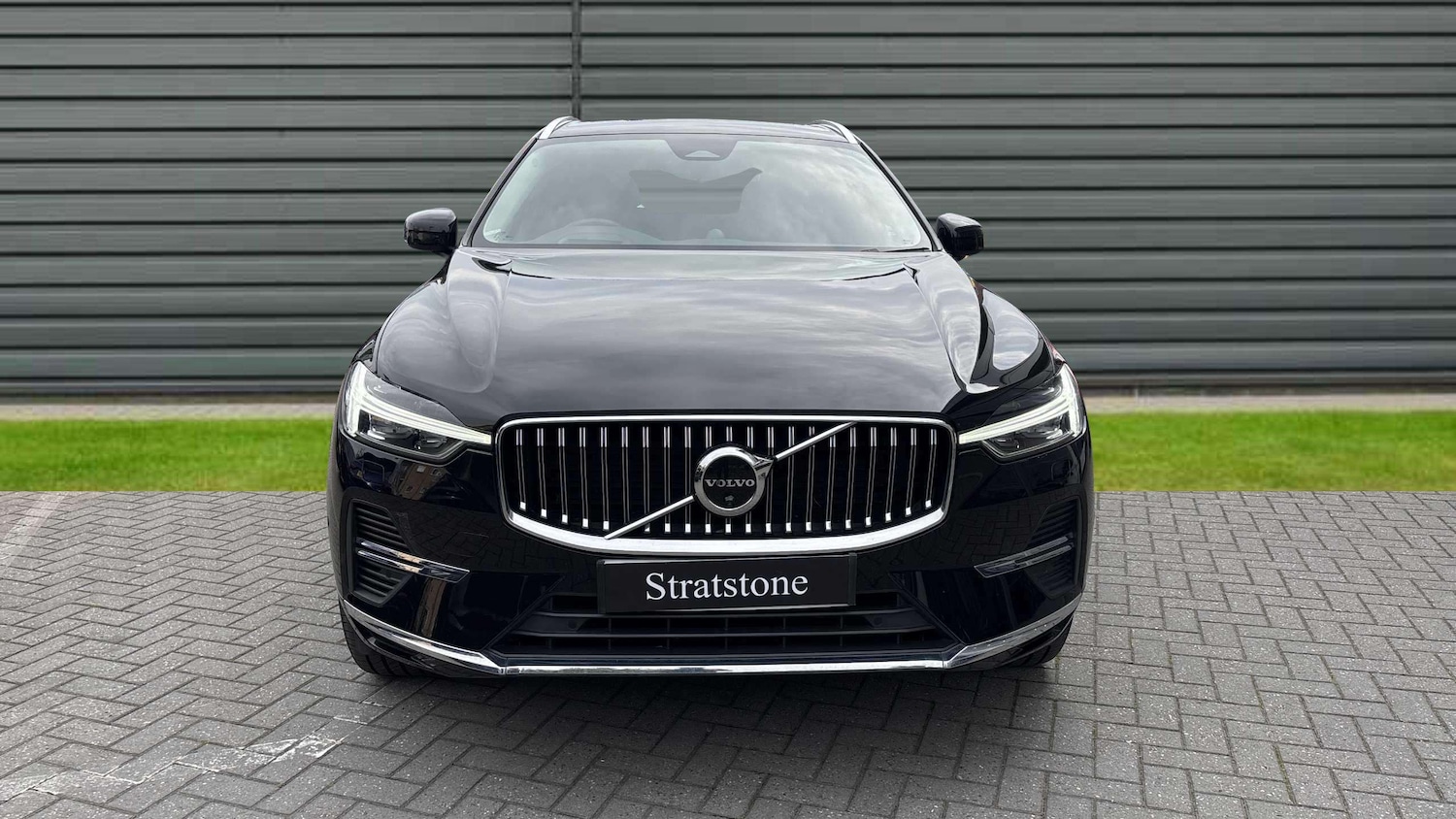 Used Volvo XC60 2023 for sale - 76156170: Photo 2