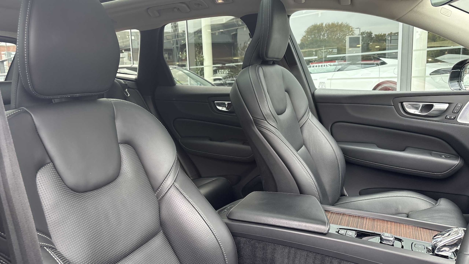 Used Volvo XC60 2023 for sale - 76156170: Photo 21