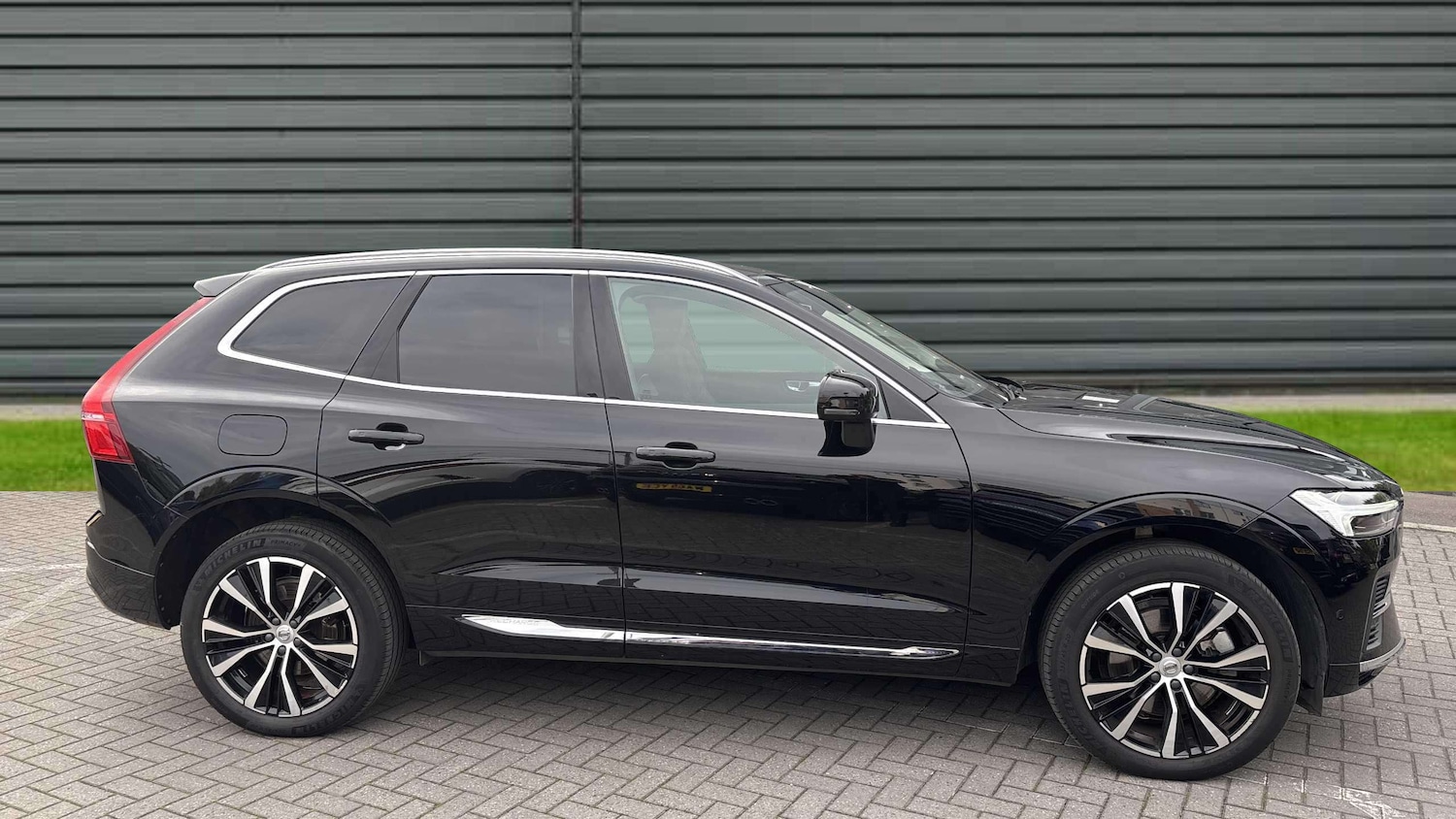 Used Volvo XC60 2023 for sale - 76156170: Photo 3