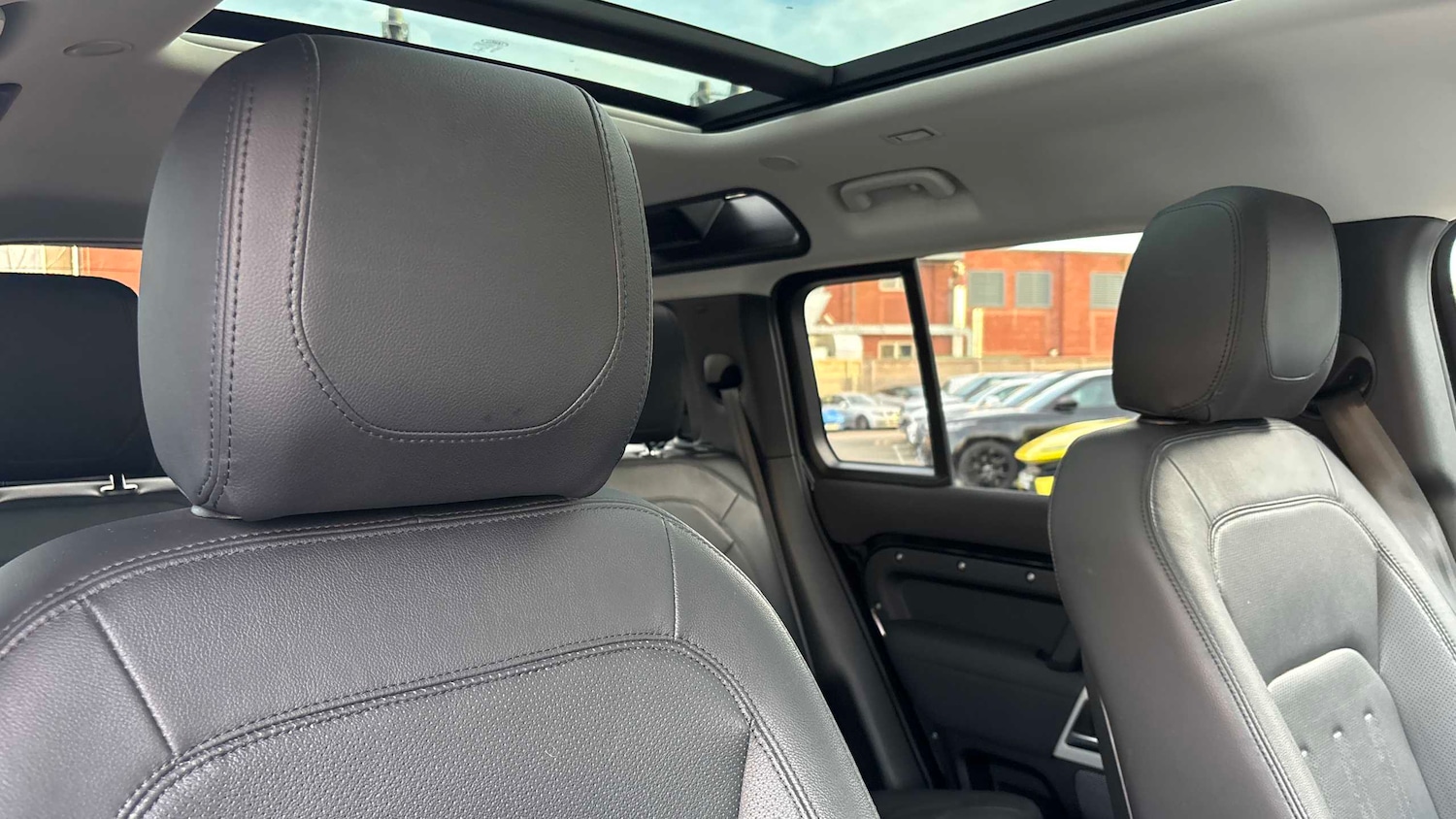 Used Land Rover Defender 2021 for sale - 76564428: Photo 17