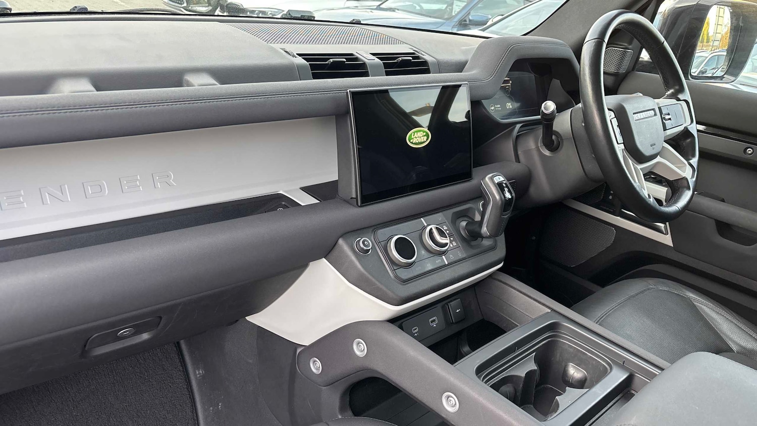 Used Land Rover Defender 2021 for sale - 76564428: Photo 2