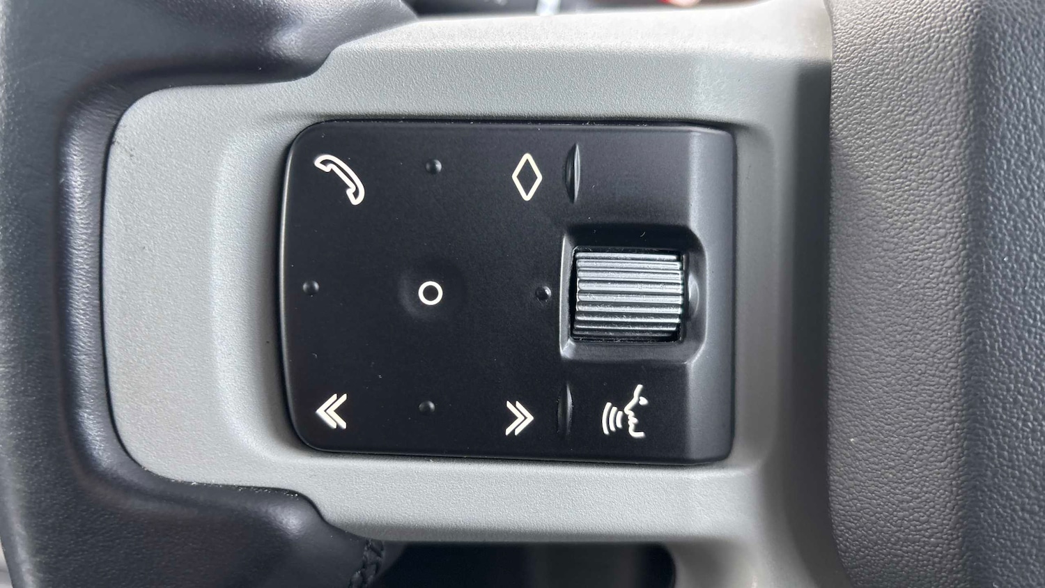 Used Land Rover Defender 2021 for sale - 76564428: Photo 23