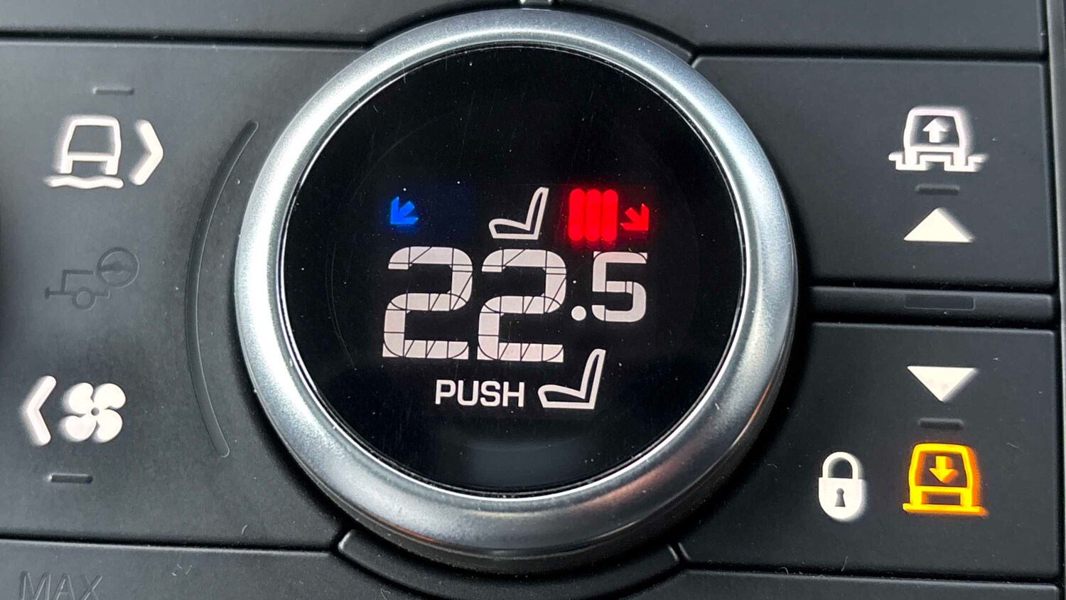 Used Land Rover Defender 2021 for sale - 76564428: Photo 32