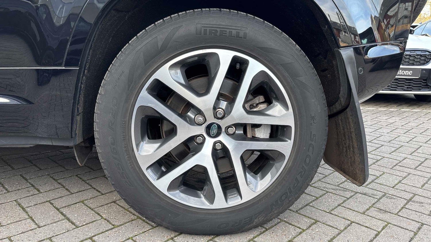 Used Land Rover Defender 2021 for sale - 76564428: Photo 5