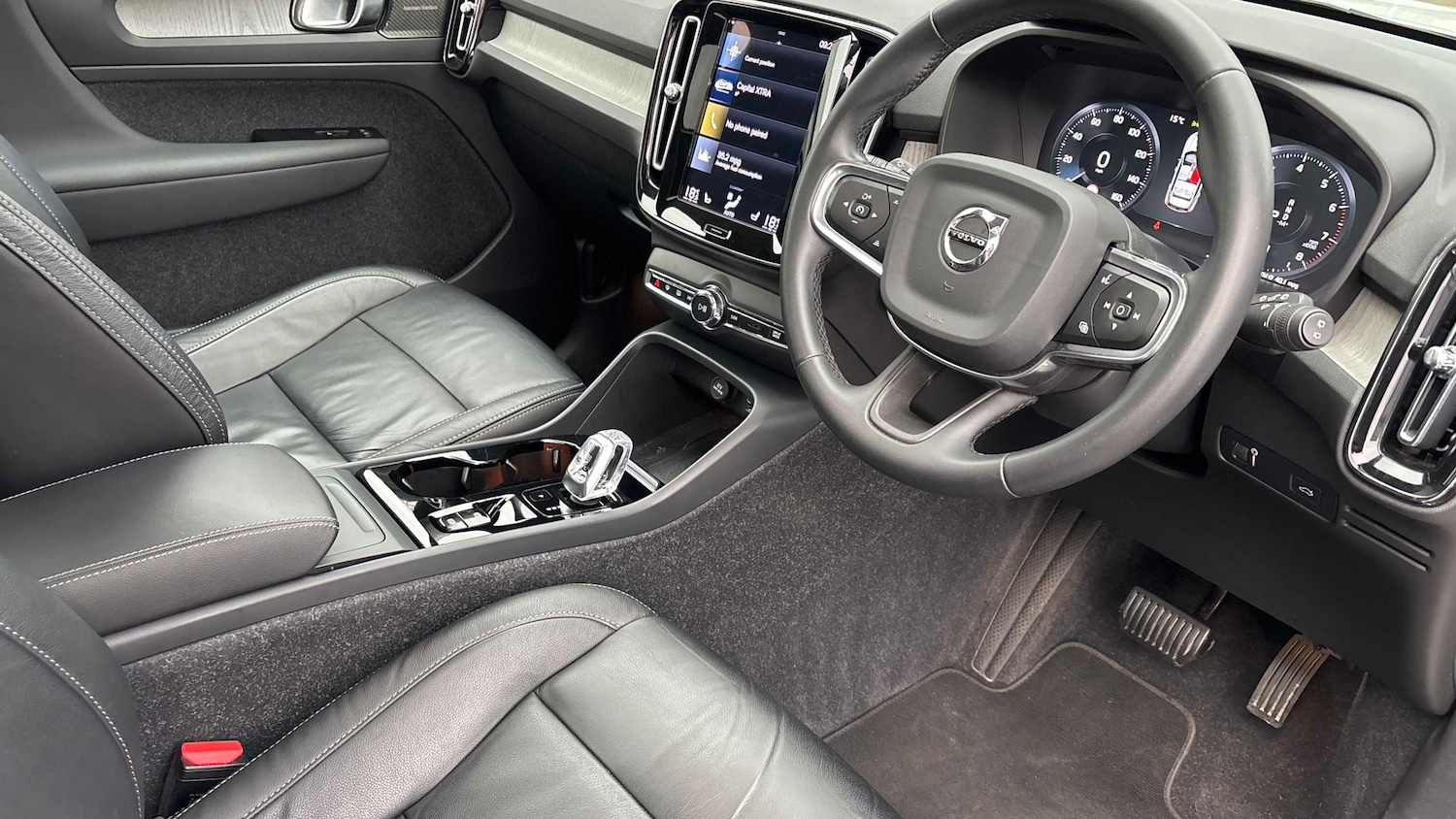 Used Volvo XC40 2021 for sale - 76553227: Photo 2