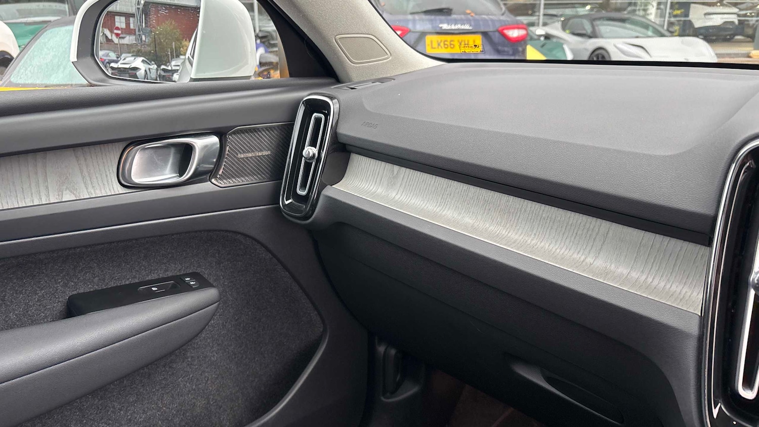 Used Volvo XC40 2021 for sale - 76553227: Photo 6