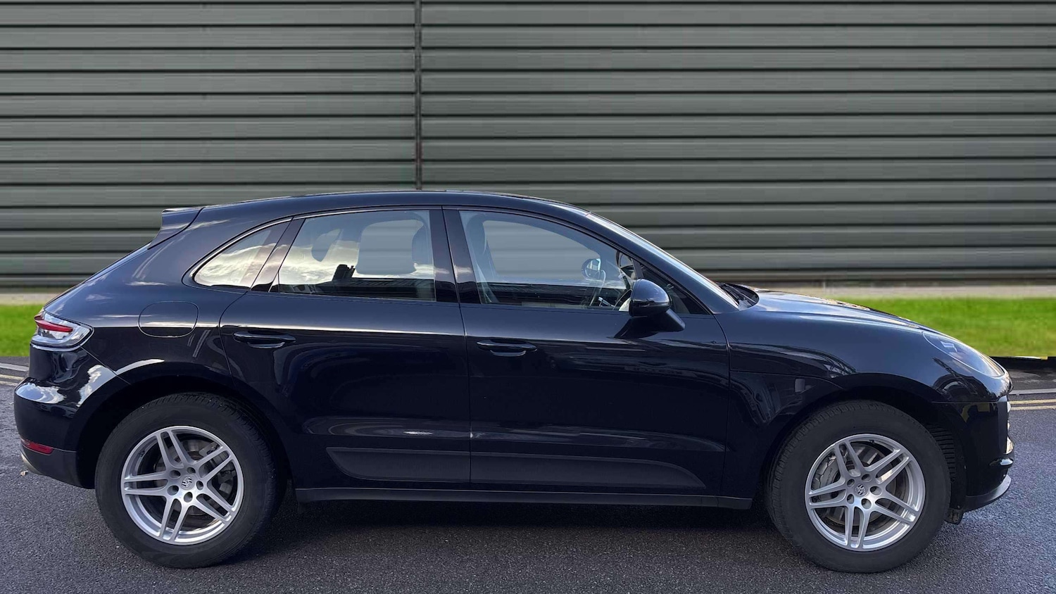 Used Porsche Macan 2019 for sale - 76442462: Photo 3