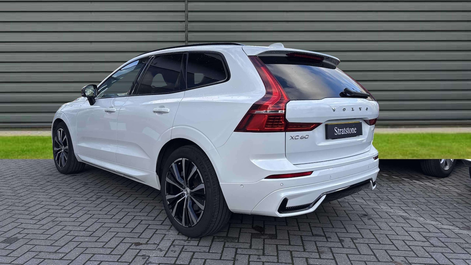 Used Volvo XC60 2022 for sale - 76636751: Photo 2
