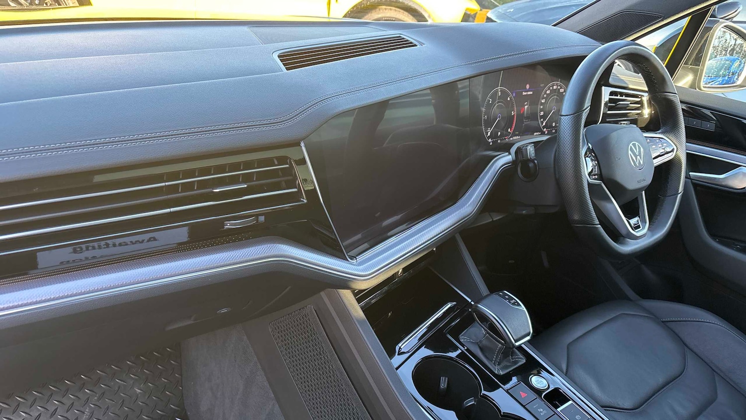 Used Volkswagen Touareg 2023 for sale - 77011132: Photo 2