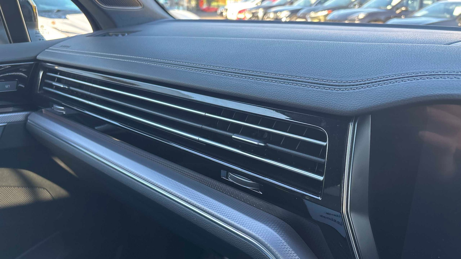 Used Volkswagen Touareg 2023 for sale - 77011132: Photo 23