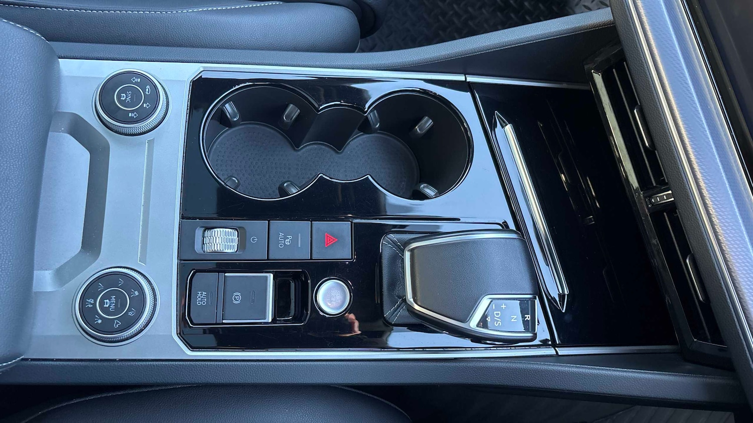 Used Volkswagen Touareg 2023 for sale - 77011132: Photo 24