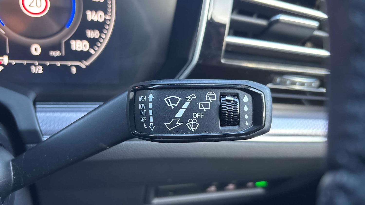 Used Volkswagen Touareg 2023 for sale - 77011132: Photo 28