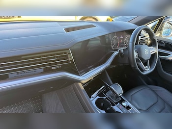 Used Volkswagen Touareg 2023 for sale - 77011132: Photo