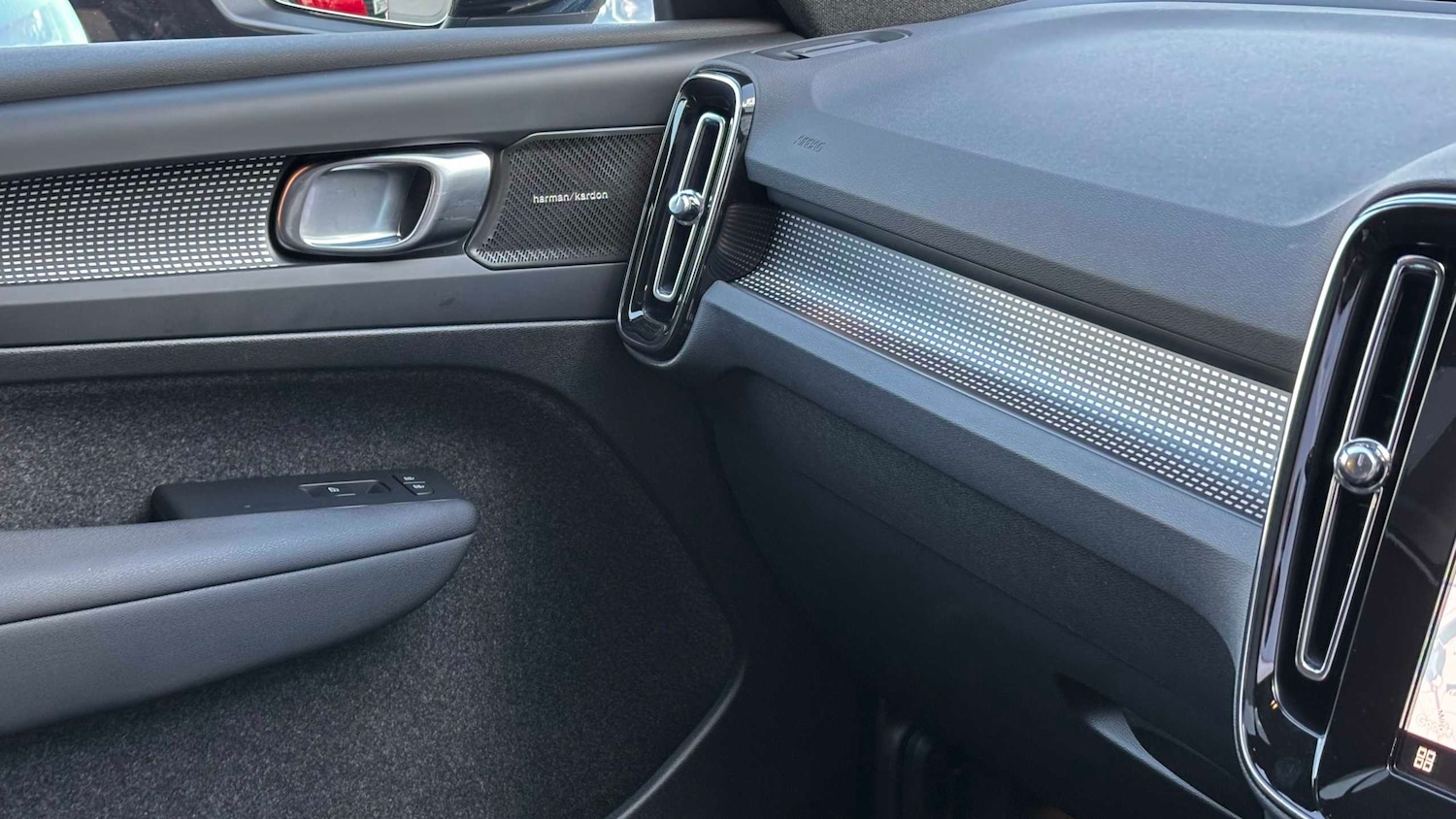 Used Volvo XC40 2025 for sale - 78089586: Photo 16