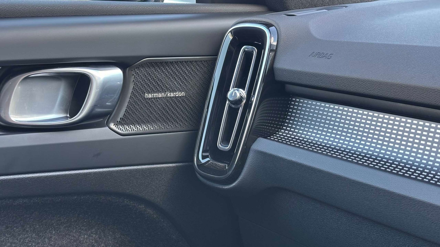 Used Volvo XC40 2025 for sale - 78089586: Photo 27