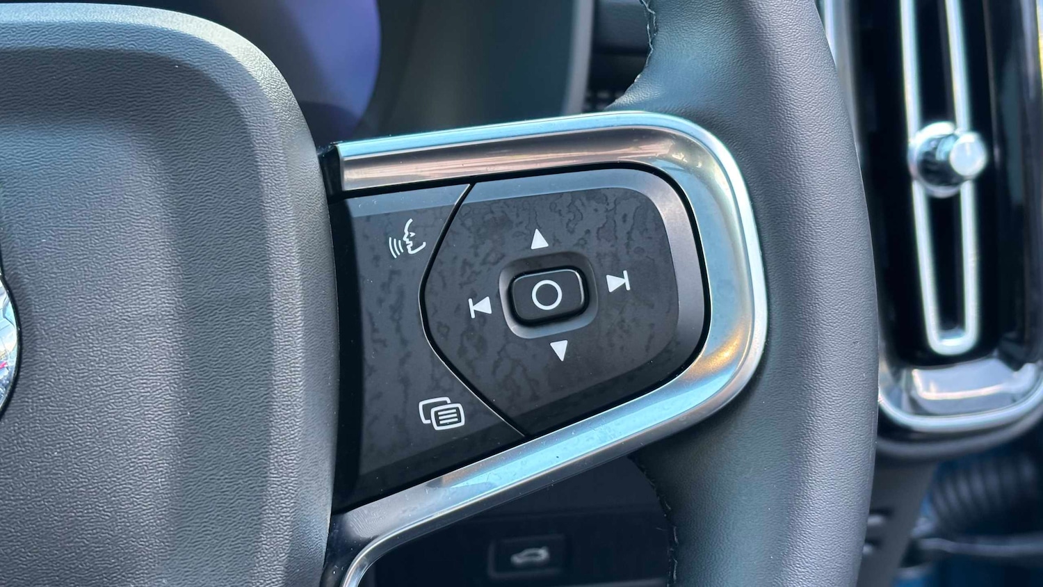 Used Volvo XC40 2025 for sale - 78089586: Photo 32